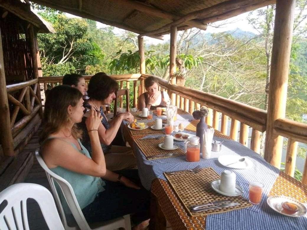 Dave The Cave Eco Lodge And Cultural Campsite Rubirizi Bagian luar foto