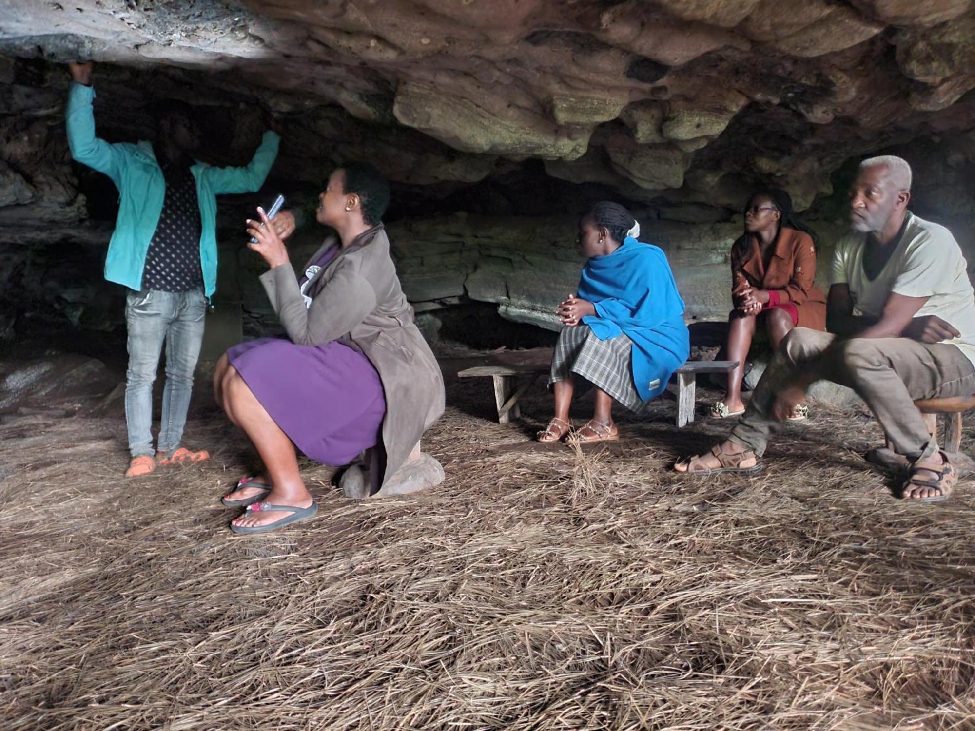 Dave The Cave Eco Lodge And Cultural Campsite Rubirizi Bagian luar foto