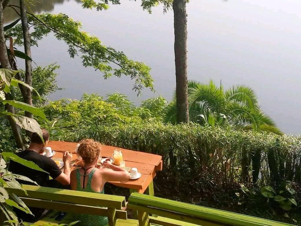 Dave The Cave Eco Lodge And Cultural Campsite Rubirizi Bagian luar foto
