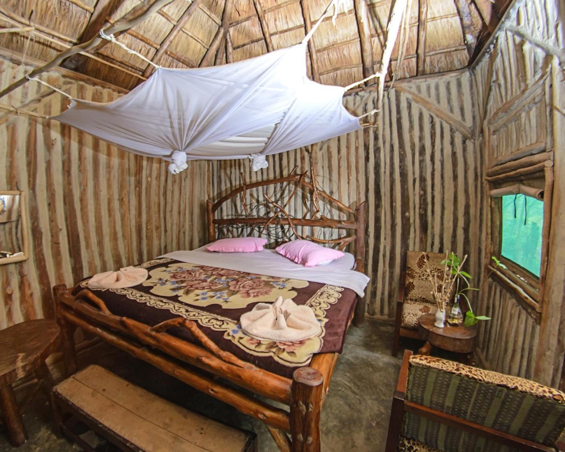Dave The Cave Eco Lodge And Cultural Campsite Rubirizi Bagian luar foto